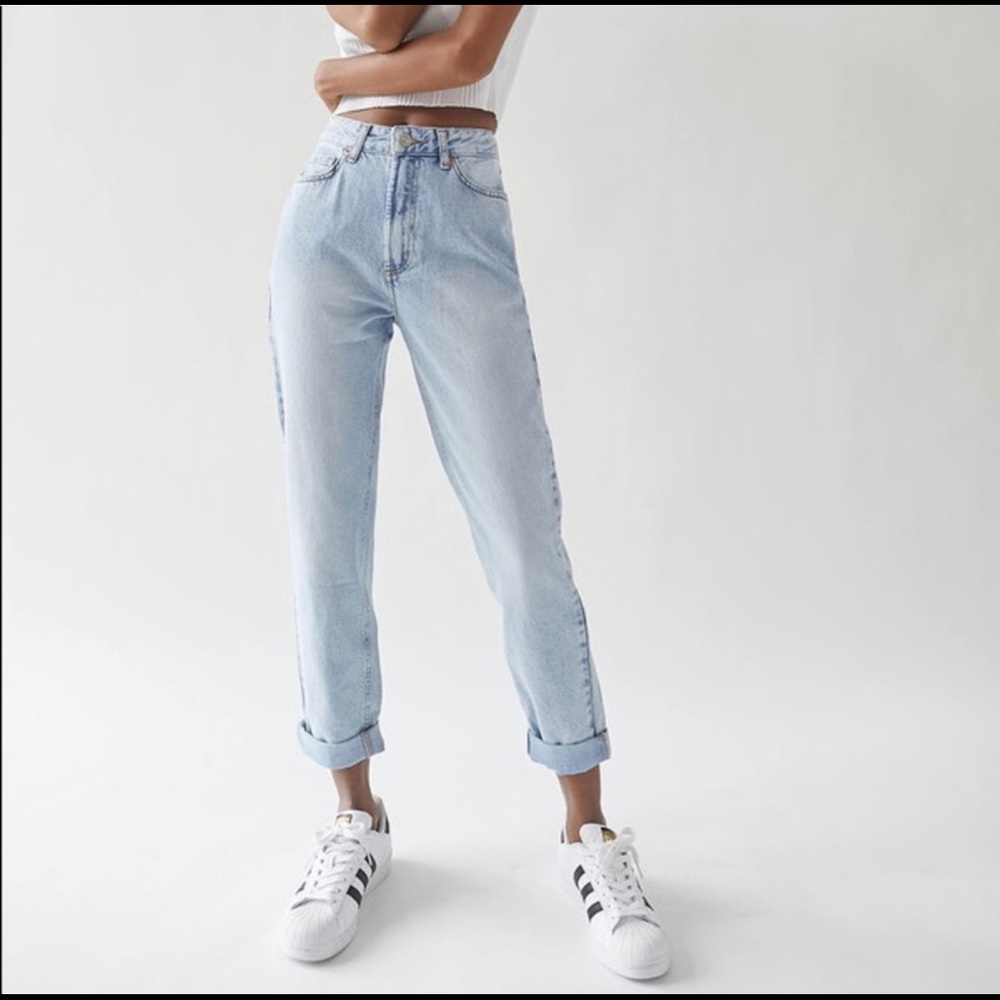 BDG light wash mom jean 28